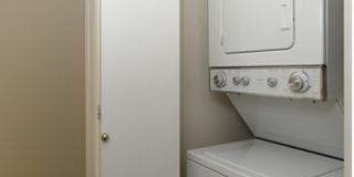Top Floor 2bed/1.25bath Condo w/Secure Parking Gallery 16