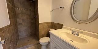 Bright & Spacious 2 Bedroom Condo with Vaulted Ceilings in Phoenix Gallery 16