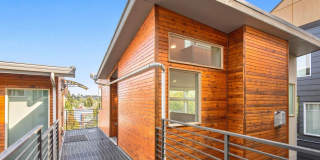 Charming 3 bed 2.5 bath home in Beacon Hill Gallery 1