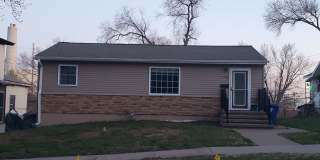2 Bedroom, 1 Bath Single Family Home in Clinton, IA Gallery 1
