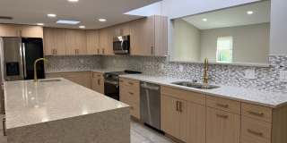 Spacious 3 Bed/2 Bath Townhouse w/ an Office in Northeast Tucson! Gallery 6