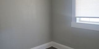 2 Bed House w/ Ramp Access and Fenced in Back Yard + Walk In Shower Gallery 6