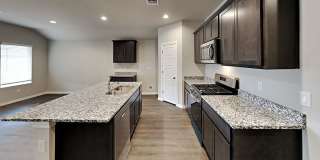 Spacious 4 Bedroom 2 Bathroom Home in Mustang Schools Gallery 6