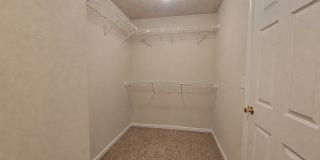 Beautiful 4 Bedroom home Gallery 31
