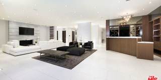 900 North Hillcrest Road Gallery 1