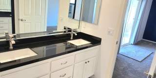 Large 3 Bedroom, 3 Bathroom Home with Solar Gallery 19