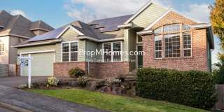 Luxury Four Bedroom Home in West Linn w/ Stunning Views! Gallery 1