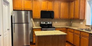 South Charlotte End-Unit Townhome with Main-Level Primary Suite & Bonus Room Gallery 5