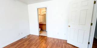 4 Bed/3 Bath Three Story Condo Near Bus Routes and Shopping Gallery 13
