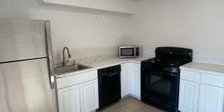 Great 2 bedroom Apartment with Garage! Gallery 19