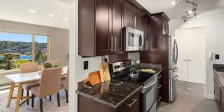 Top Floor Queen Anne Unit! (Beautiful views & 3 Parking Spaces) Gallery 17
