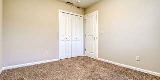 Spacious 4br/2.5ba house with garage in well maintained neighborhood Gallery 15