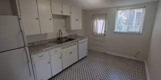 SUPER CUTE 1 BDRM IN DUPLEX HOME IN SLOAN'S LAKE AREA! GARAGE AND FENCED YARD! Gallery 10