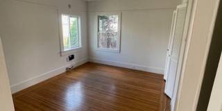 Great House in Oakland with a yard! 2 Beds, 1 Bath Gallery 27