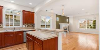 Issaquah Highlands 2 Bedroom 2.5 Bath Townhouse Gallery 8