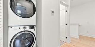 GORGEOUS Like NEW 4/3.5 CUSTOM TOWNHOME Gallery 33
