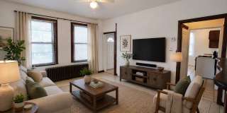 *Spacious 2BD/1BA Single-Family Home Available in Oakland* Gallery 15