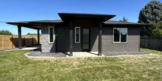 A Bright  Contemporary Home in Pasco Gallery 1