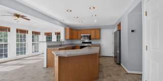 Meticulously maintained & spacious 4 Bd/2 full & 2 half bath home  Home in Dawson's Landing - Pets Welcome! Gallery 5
