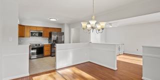 Ready for move in!  Home in water privileged Hillsmere! Gallery 10