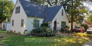 520 NE Maple St Gallery 1