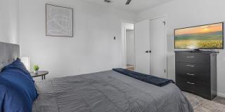 511 Briar Street Gallery 10