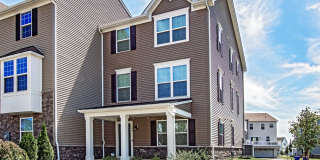 3 bedroom, 2.5 bath Middletown end unit townhome Gallery 1