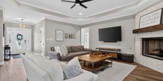 Fabulous Home in Miller's Glenn Gallery 4