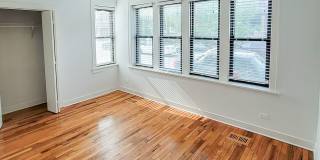 2229-35 W Wilson Gallery 6