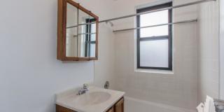 1913 W Larchmont Gallery 7