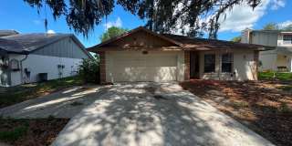 Spacious Lakeland 3-Bedroom Home with 2-Car Garage & Large Driveway Gallery 1