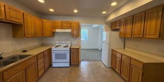 Fully Renovated 3 Bed 2.5 Bath Townhome w/ 1 Car Garage & Yard! Gallery 11