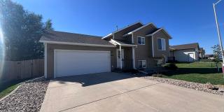 4 BED | 2 BATH | DOUBLE GARAGE | PET NEGOTIABLE | RAPID VALLEY Gallery 1