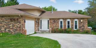 Stunning 4BR House in Crown Point Gallery 1