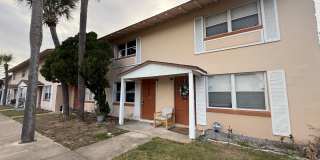 Beautiful 2 Bed 1.5 Bath Townhome AVAILABLE IMMEDIATELY! Gallery 1