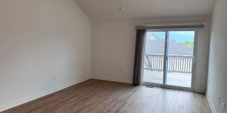 4 Bed | 3 Bath | 1 Car Garage Duplex in Kansas City w/ Move in Special Gallery 4