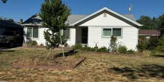 SINGLE LEVEL HOME WITH SPACIOUS FENCED IN YARD Gallery 1