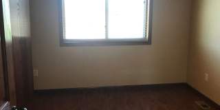 Beautiful West Side 3 Bed/2.5 Bath Townhome! Gallery 23