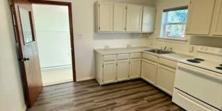 Newly Renovated 2-Bedroom Home – Pet Friendly! Gallery 1