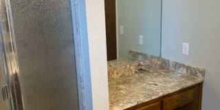 Spacious home in Northeast Hanford, central air, quiet cul-de-sac lot! Gallery 16