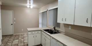 Wonderful Coronado Floorplan with 2 Car Garage Gallery 7