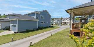 Available June 1!! Beautiful and Bright 4 Bedroom + 2.5 bath home with Loft & Open Floor Plan! Gallery 17