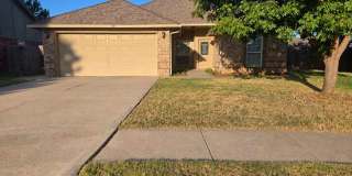 Welcoming Moore Home Near Walking Trails & Park Gallery 1