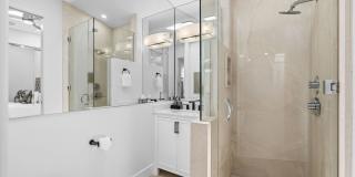Fully Furnished Oceanfront Condo on Mission Beach Boardwalk Gallery 13