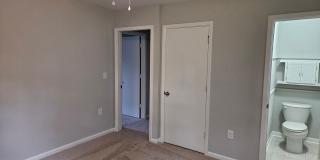 Beautiful renovated 3 bed, 1.5 bath unfurnished home located in Hampstead Gallery 17