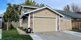 Gorgeous 3 Bedroom1/2 Plex in Elk Grove Gallery 1