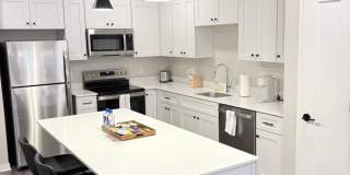 Fully Furnished 1 bedroom with Den! Short Term Lease Available Gallery 8