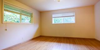 Beautiful 4 bedroom plus office home in Ballard Gallery 32