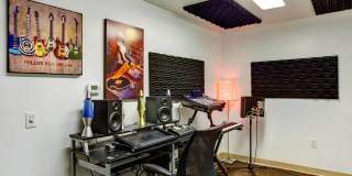 Metropolitan Artist Lofts - Affordable Housing Gallery 16
