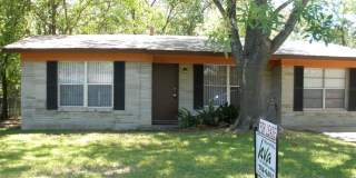 3/1 in Central Austin Highland Neighborhood. Fenced Backyard. W/D Connections Gallery 1